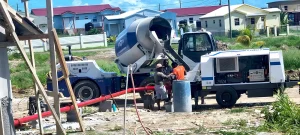 Автобетоносмеситель с самозагрузкой и бетононасос